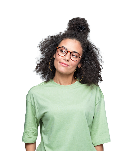 Eine junge Frau mit Brille blickt nachdenklich zur Seite und steht f&uuml;r Orientierung, Entscheidungen und die Suche nach beruflichen Perspektiven.